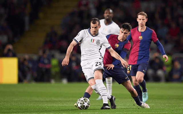 国安夺足协杯冠军，亚冠官方祝贺：携‘永远争第一’信念再出发！（国安加冕足协杯！亚冠官方致贺：怀揣永远争第一的信念再启程）