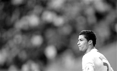 邓加：巴西球员和欧洲球员是不一样的，他们总想上场踢球（邓加：巴西球员有别于欧洲球员，人人都渴望出场）