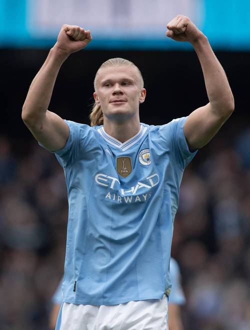 体育精神，霍伊伦祝贺麦克托米奈和苏格兰晋级世界杯（霍伊伦致贺麦克托米奈与苏格兰晋级世界杯，诠释体育精神）