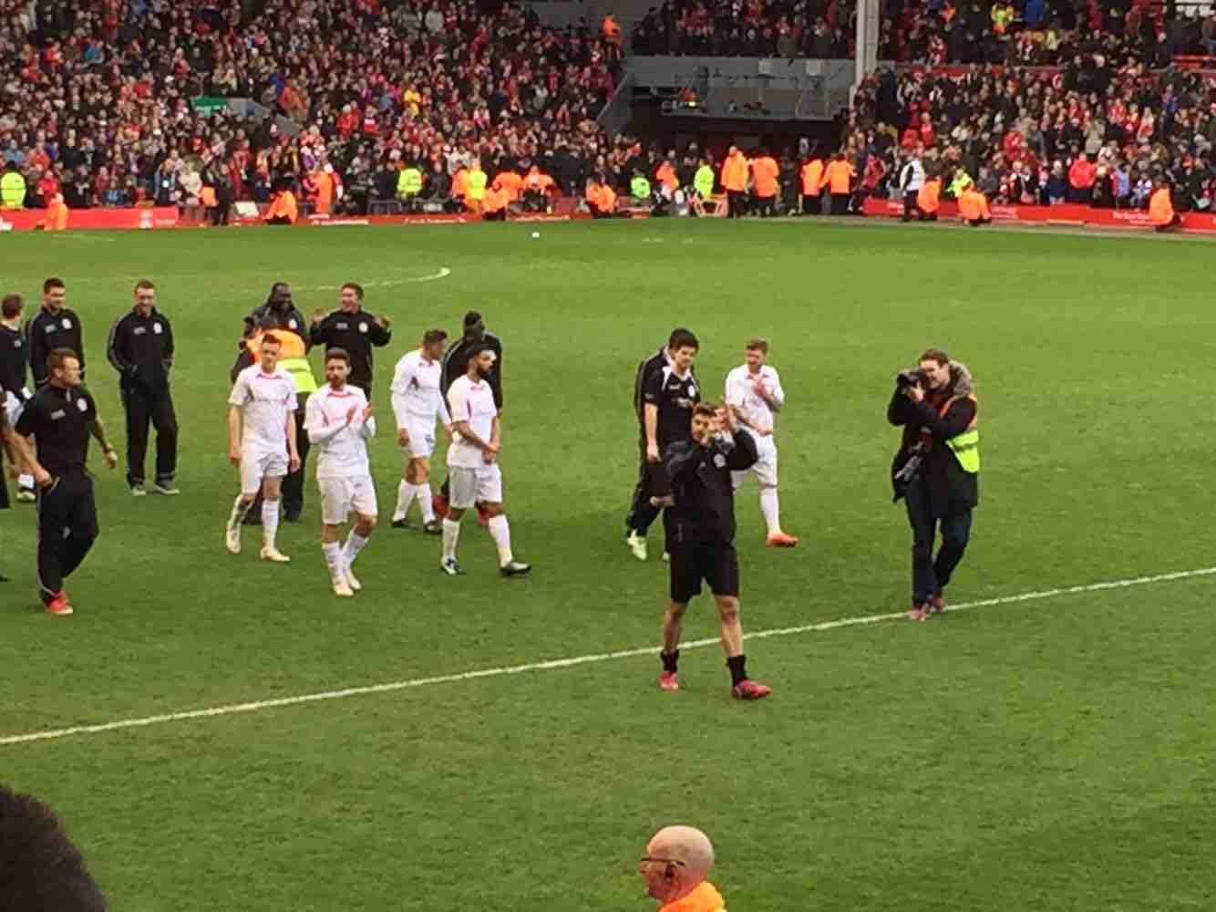 🎮KeSPA杯战报：Zeka阿卡丽超神砍13杀，HLE鏖战三局力克T1（KeSPA杯速报：Zeka阿卡丽砍下13杀，HLE三局苦战击败T1）