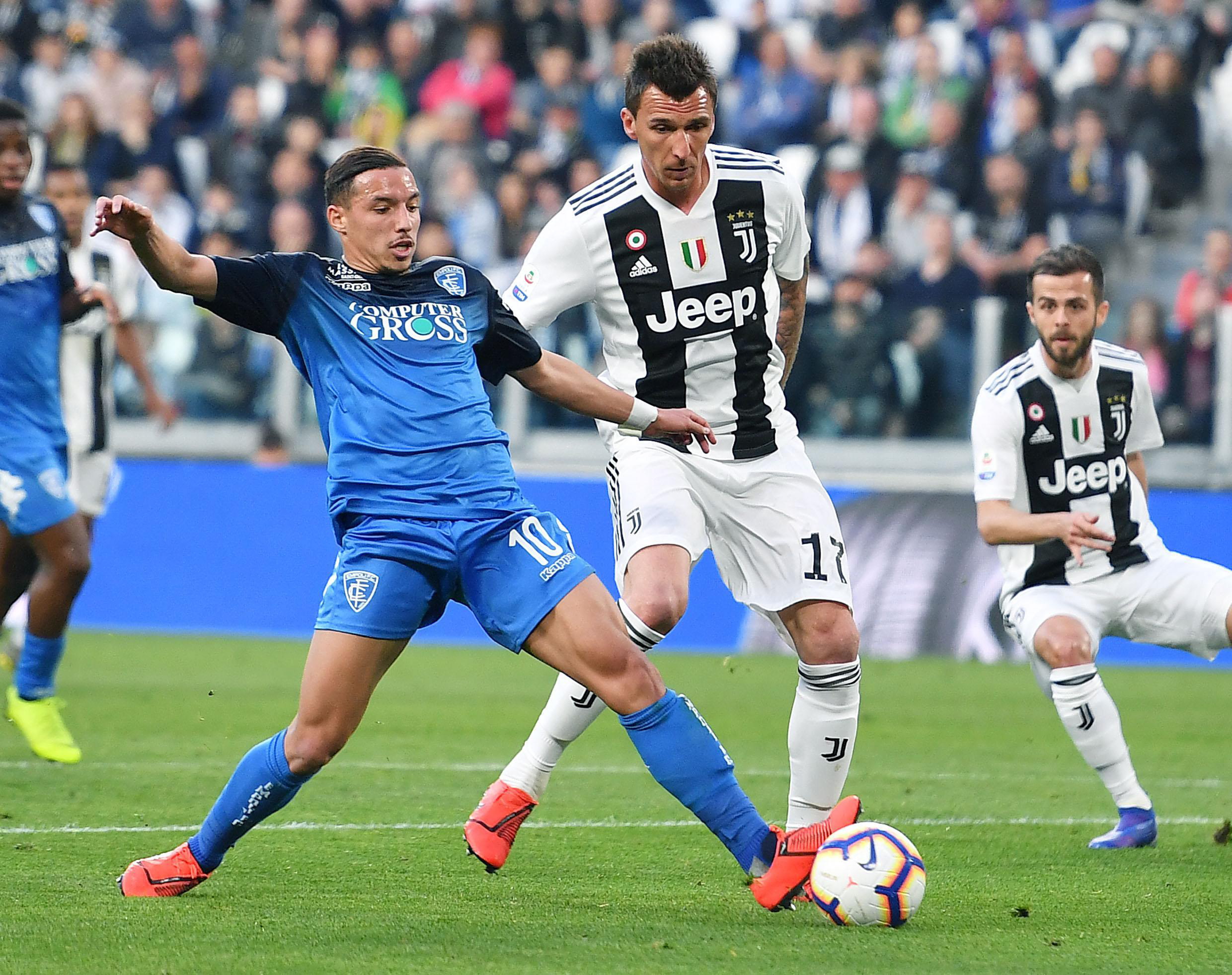 肖赧：现在炒掉米利西奇可能性小，热身赛输球不触发下课（肖赧：热身赛输球不等同下课，米利西奇短期被解雇可能性不大）