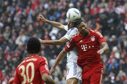 中足联颁奖：申花外租广西球员费尔南多当选中乙赛季最佳球员（中足联颁奖礼：申花外租至广西的费尔南多荣膺中乙赛季最佳球员）