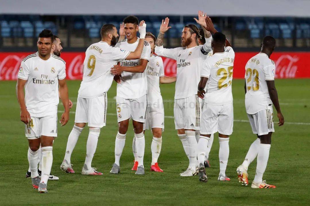 欧联杯足球赛 - 亨克对阵巴塞尔（欧联杯：亨克迎战巴塞尔）