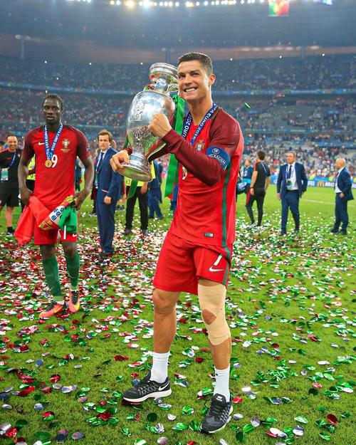 昨日大连人时隔一年更新社媒：又过了一年，你们还好吗？（大连人时隔一年再更社媒：又一年过去，你们还安好？）