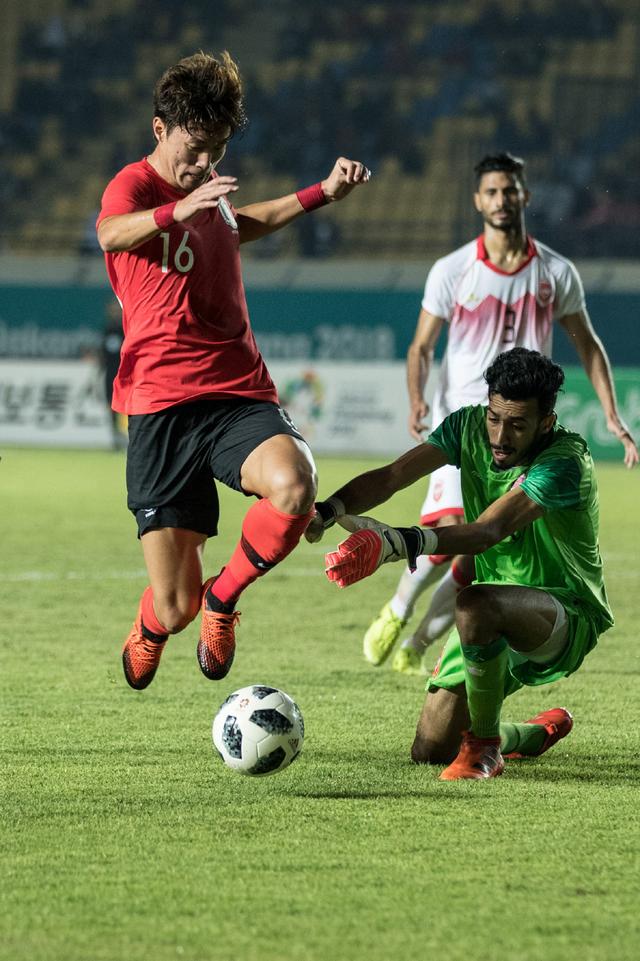 2025中足联颁奖：辽宁铁人队刘伟国当选中甲赛季最佳门将（中足联2025颁奖礼：辽宁铁人刘伟国荣膺中甲赛季最佳门将）