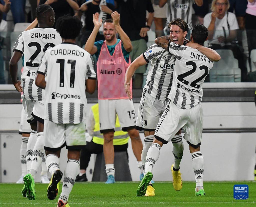 上海海港足球俱乐部举行2025赛季出征仪式（上海海港开启2025赛季征程，出征仪式启幕）