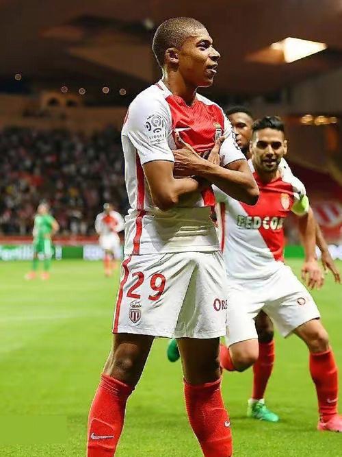 马丁内利：埃斯特旺是个好小伙，但希望他对阵枪手状态别太好（马丁内利称埃斯特旺很不错，但希望他对阵阿森纳别太神勇）