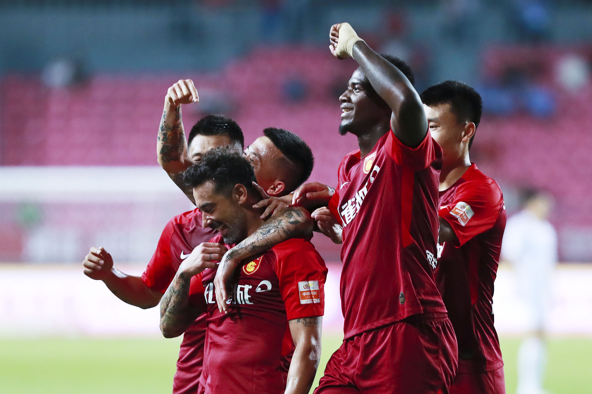 手感冰凉！赵嘉仁7中1仅拿3分1板2助1帽（命中率惨淡！赵嘉仁7投仅中1，拿下3分1板2助1帽）