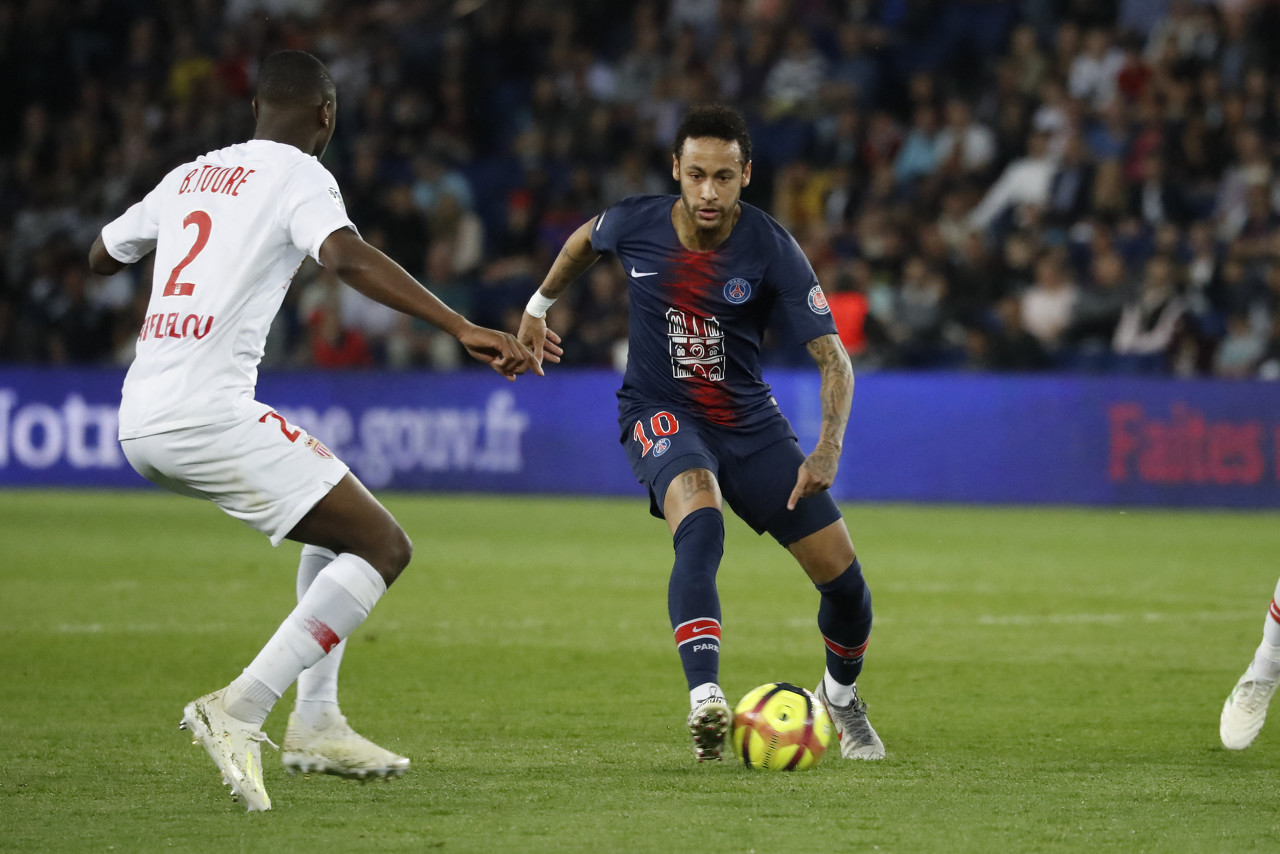 记者：阿隆索打破皇马传统，在自家训练基地进行欧冠赛前备战（阿隆索打破皇马惯例：欧冠赛前改在自家训练基地备战）