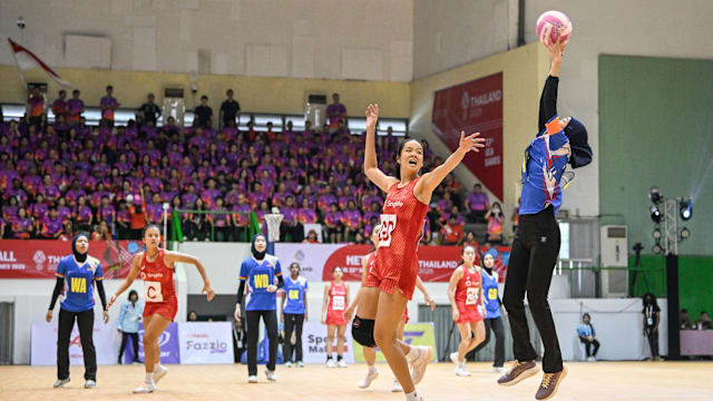 诺伊尔：孔帕尼有很多值得称道的优点；我现在只专注于俱乐部（诺伊尔称赞孔帕尼优点颇多；目前仅专注于俱乐部）