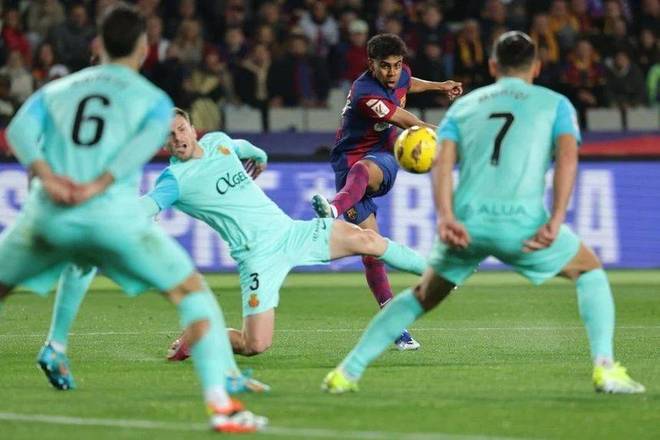 大胜33分！广东男篮晋级八强，“小胡金秋”表现出彩（轰赢33分！广东男篮挺进八强，“小胡金秋”闪耀全场）