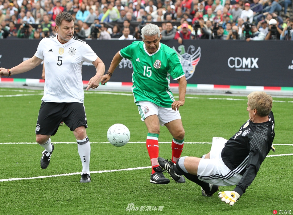 安迪·卡罗尔惊叹切赫神扑，创英格兰足球史经典瞬间（切赫神级扑救惊呆安迪·卡罗尔，定格英格兰足坛经典一幕）